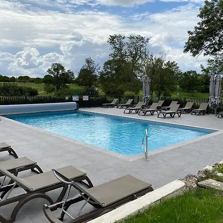 Hotel Chateau Des Vigiers 4*