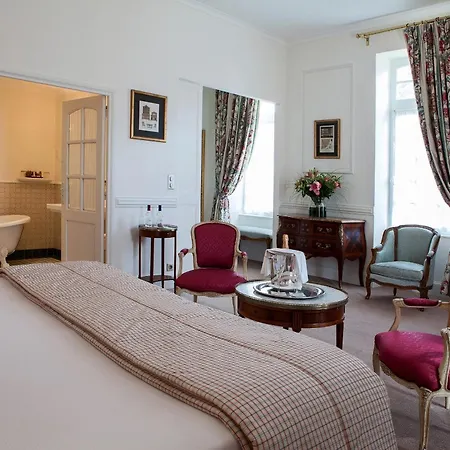 Hotel Chateau Des Vigiers 4*