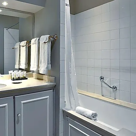 מלון Chateau Des Vigiers 4*