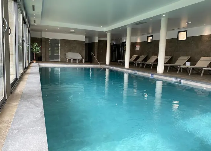Chateau Des Vigiers Hotel 4*