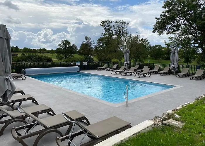 Hotel Chateau Des Vigiers 4*