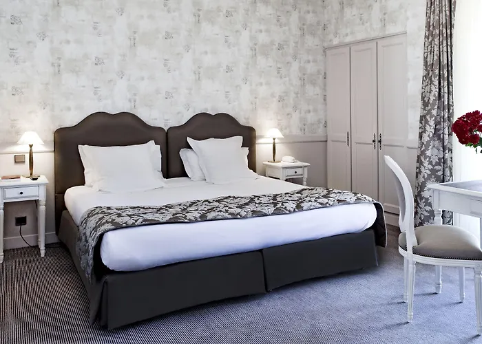 Hotel Chateau Des Vigiers 4*