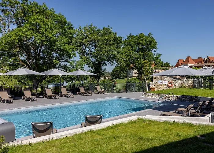 Hotel Chateau Des Vigiers 4*