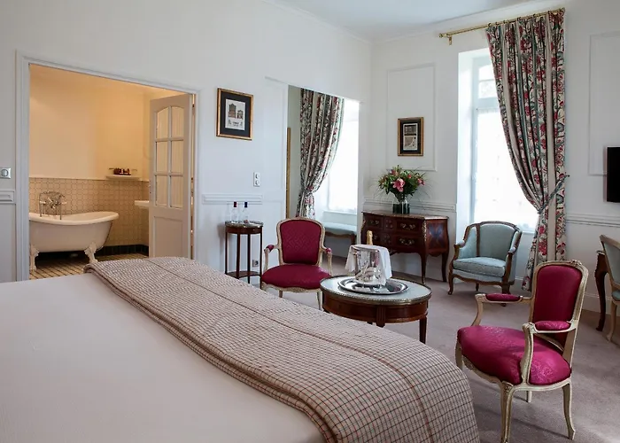 Hotel Chateau Des Vigiers 4*